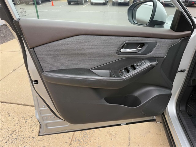 2023 Nissan Rogue SV photo 22