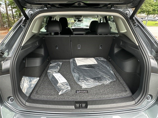 2025 Volkswagen Tiguan SE photo 18