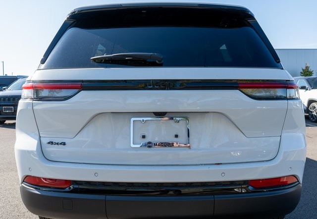 2025 Jeep Grand Cherokee Altitude photo 2