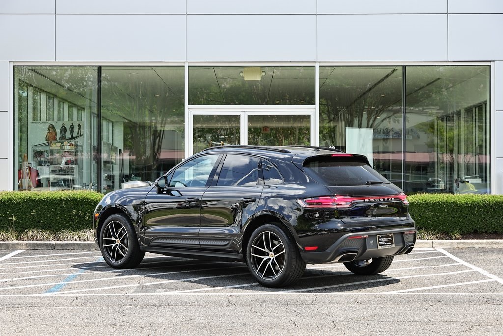 2024 Porsche Macan T photo 3