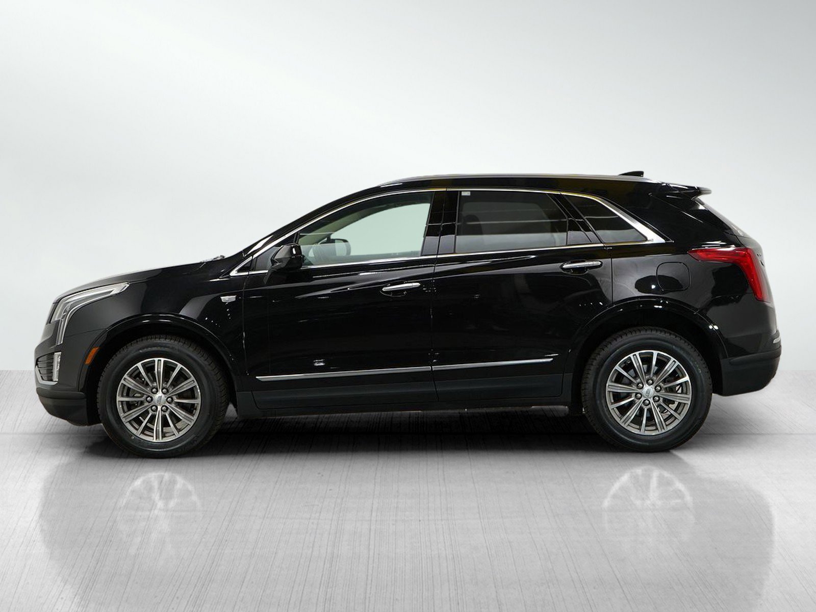 Used 2017 Cadillac XT5 Luxury with VIN 1GYKNDRS6HZ123955 for sale in Burnsville, Minnesota