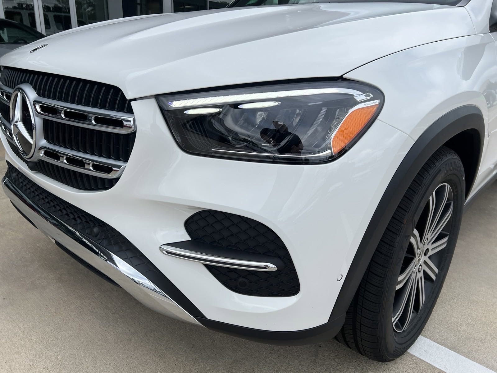 2025 Mercedes Benz GLE 450e photo 3