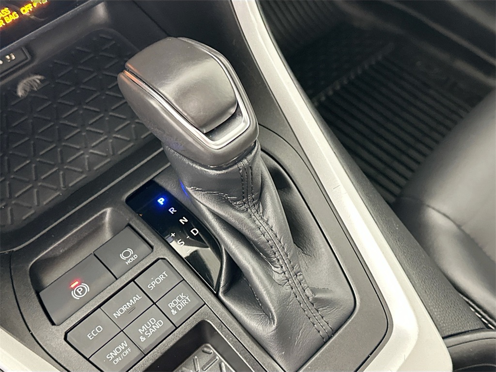 2023 Toyota RAV4 XLE Premium photo 15