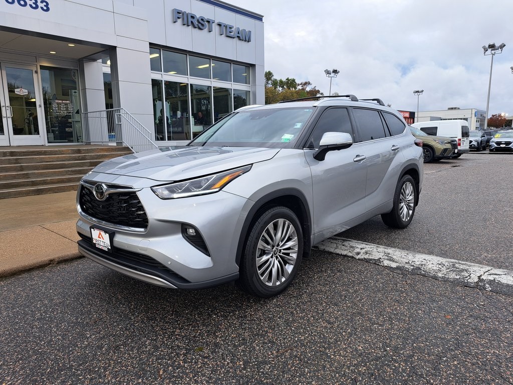 2024 Toyota Highlander Platinum photo 2