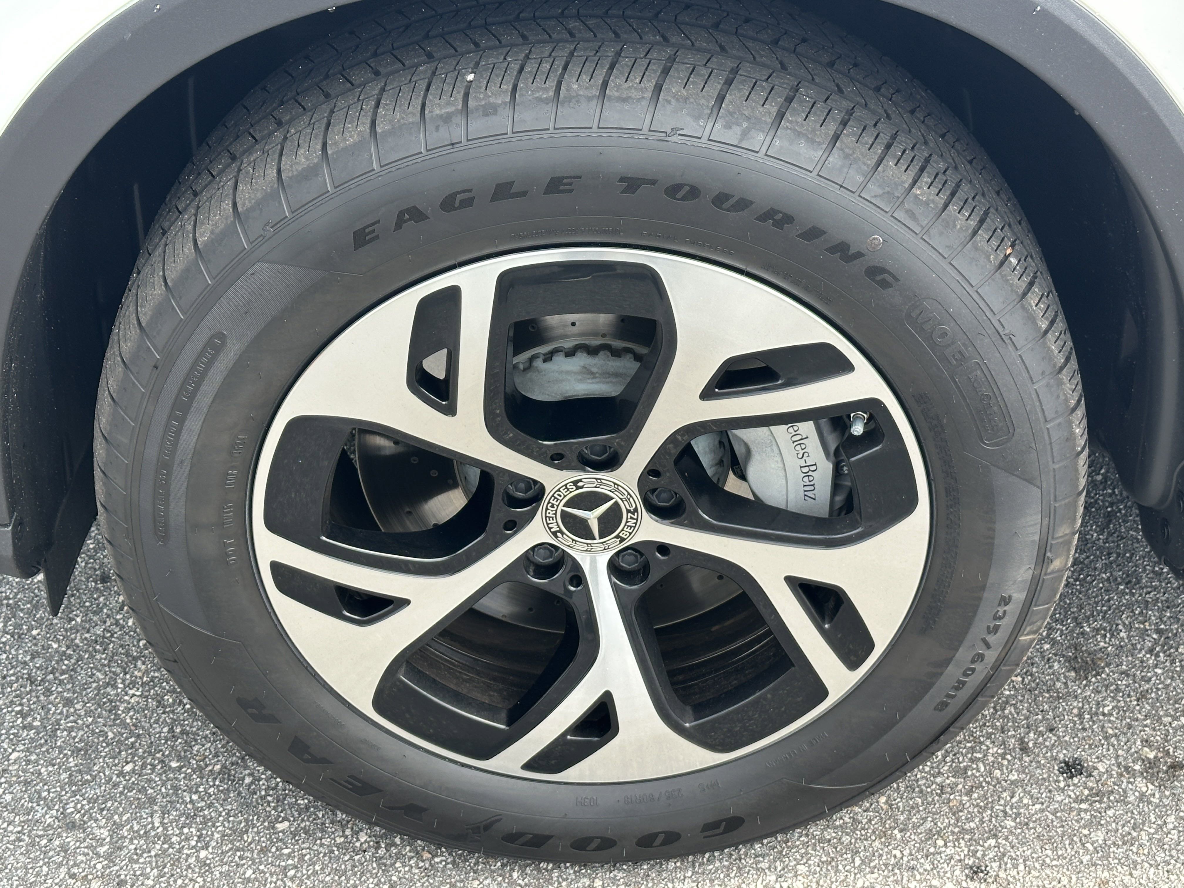 2025 Mercedes Benz GLC 350e 4MATIC photo 4