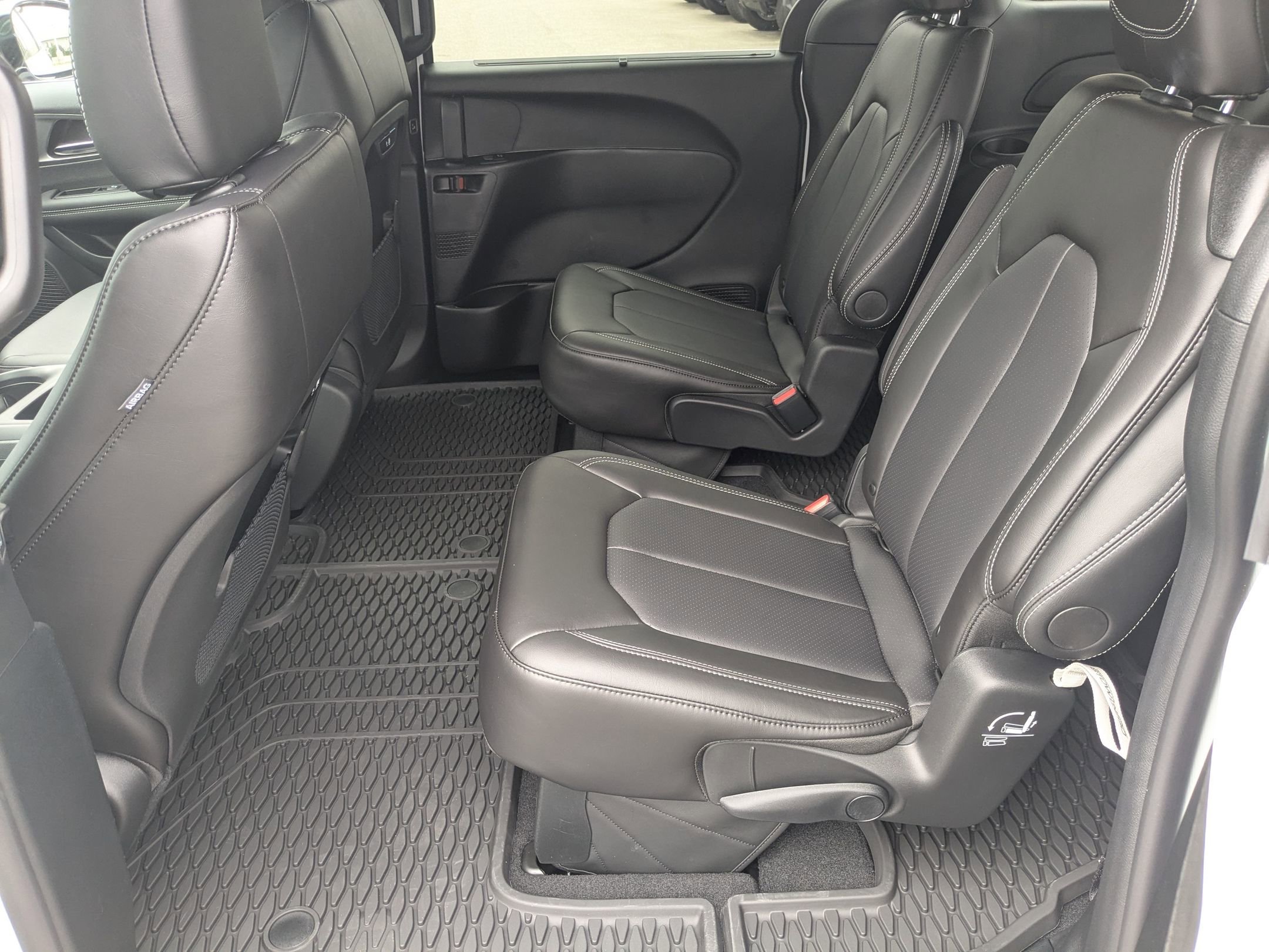 2026 Chrysler Pacifica photo 22