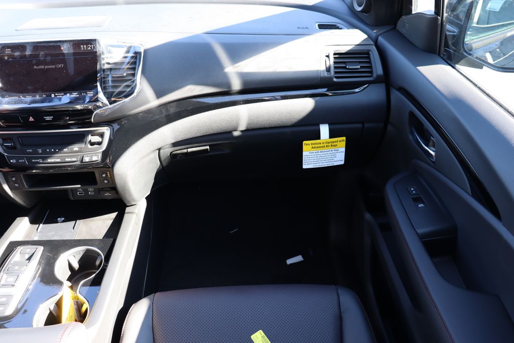 2025 Honda Ridgeline Black Edition photo 15