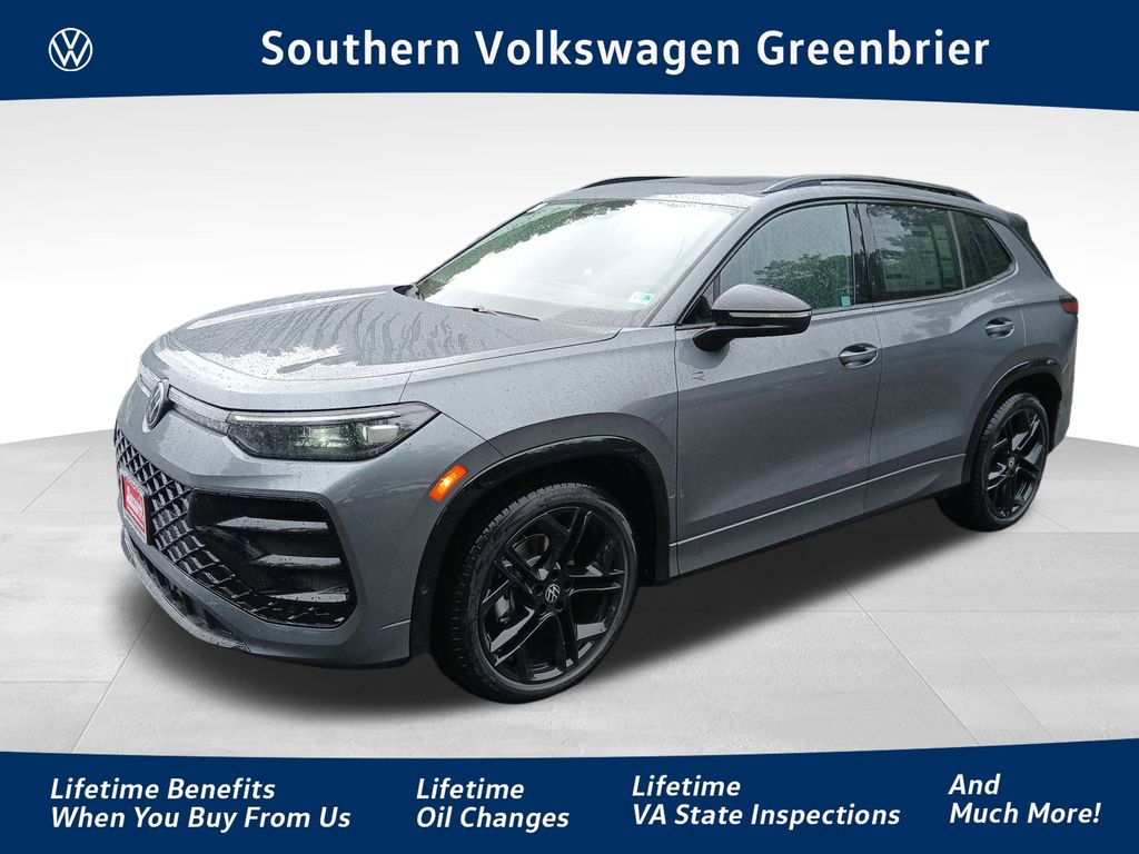 2025 Volkswagen Tiguan SE R-LINE BLACK's photo