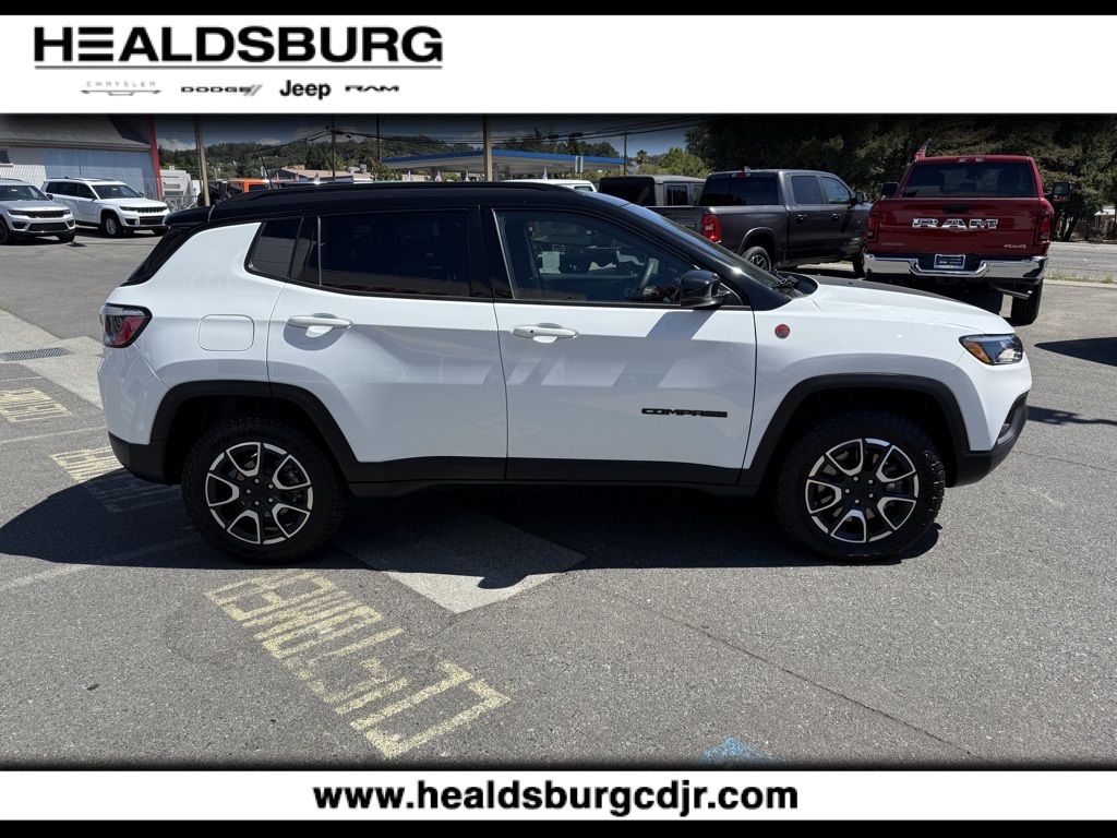 2024 Jeep Compass Trailhawk photo 5