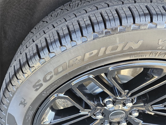 2025 Jeep Wagoneer Series II Carbide photo 21