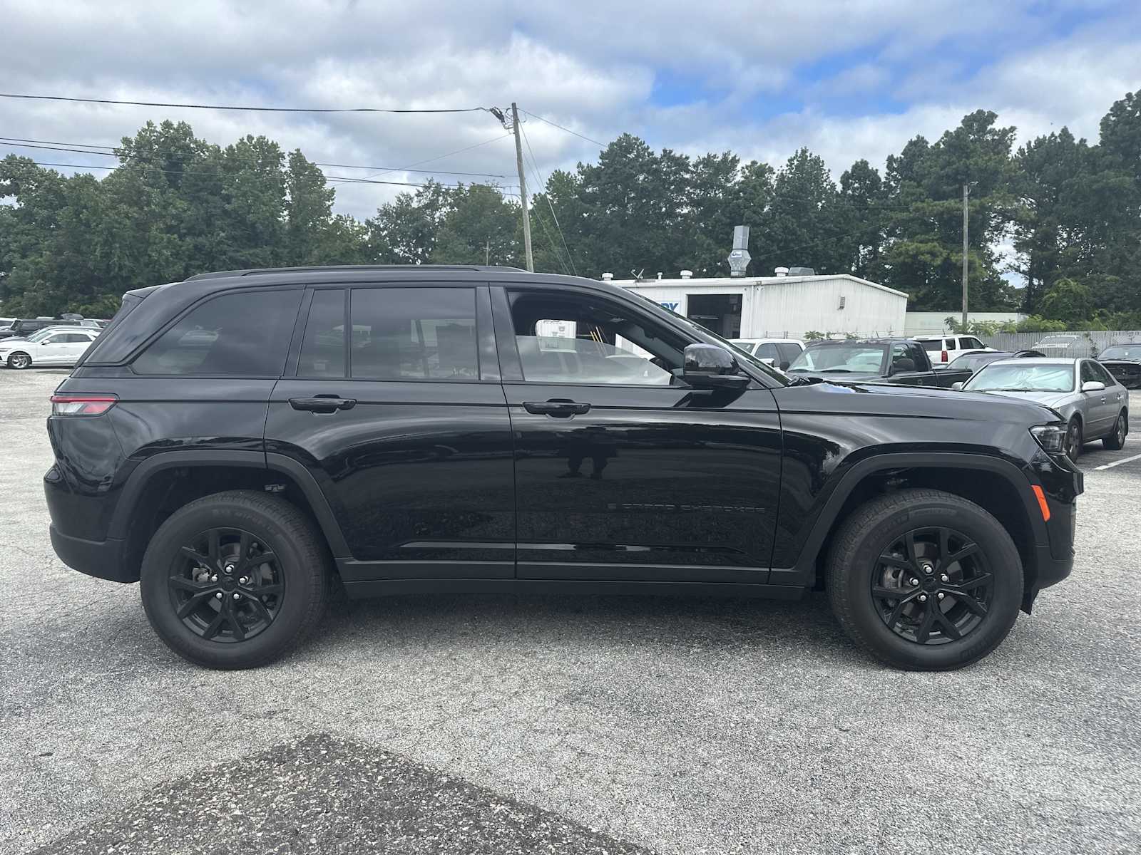 2024 Jeep Grand Cherokee Altitude X photo 3
