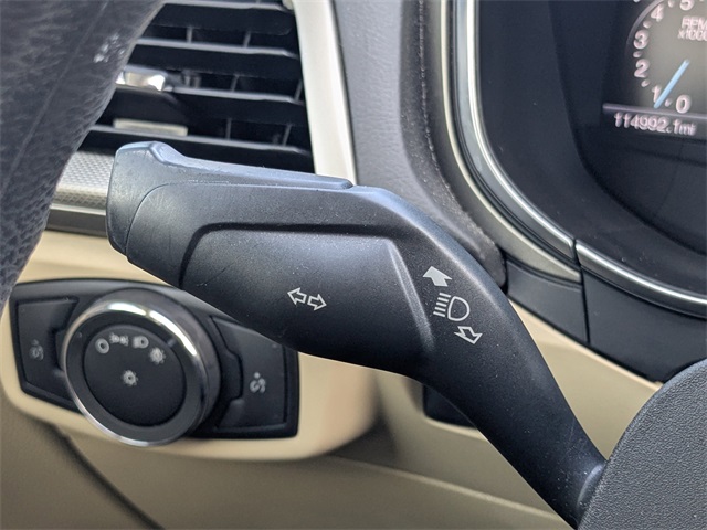 2016 Ford Fusion SE photo 23