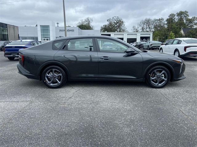 2025 Kia K4 LXS photo 2