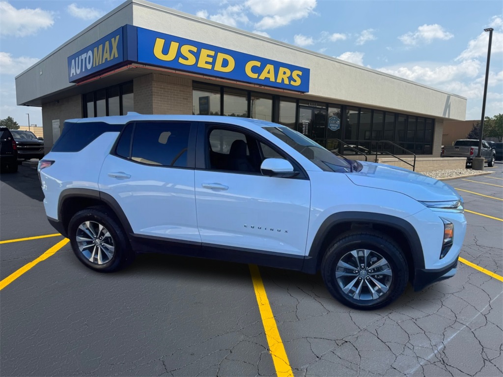 2025 Chevrolet Equinox LT photo 3