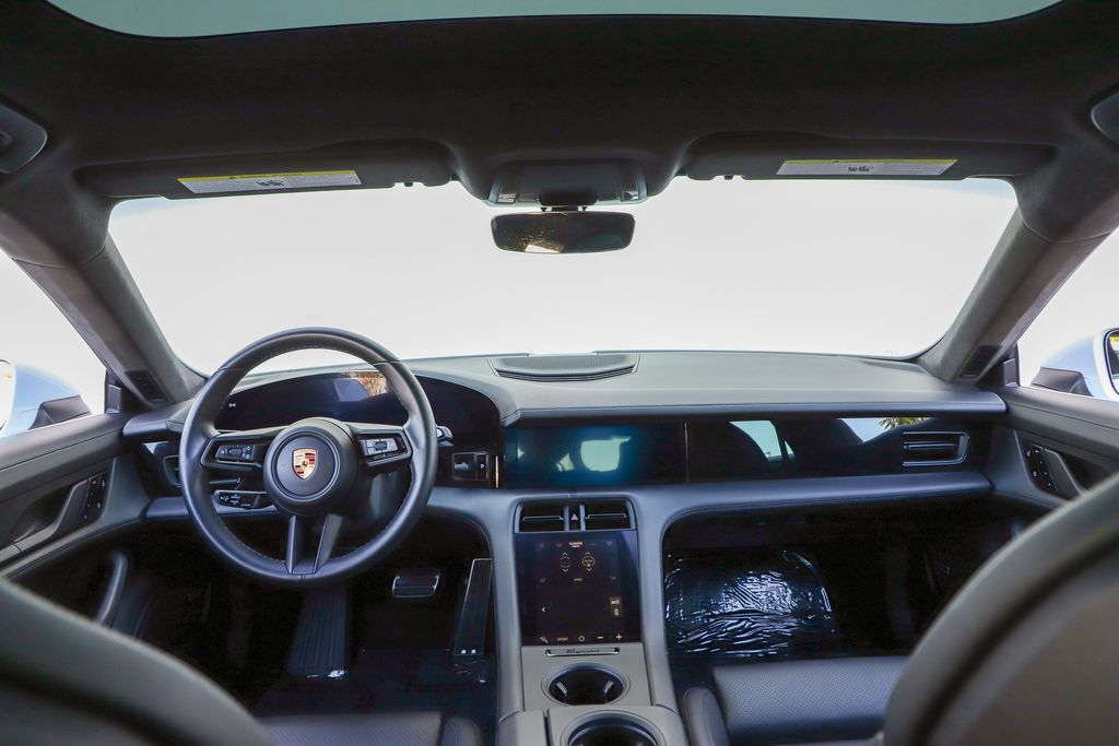 2020 Porsche Taycan Turbo photo 4