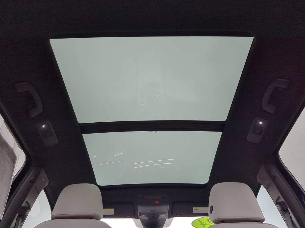 2024 Volkswagen Tiguan SEL R-Line Black photo 2