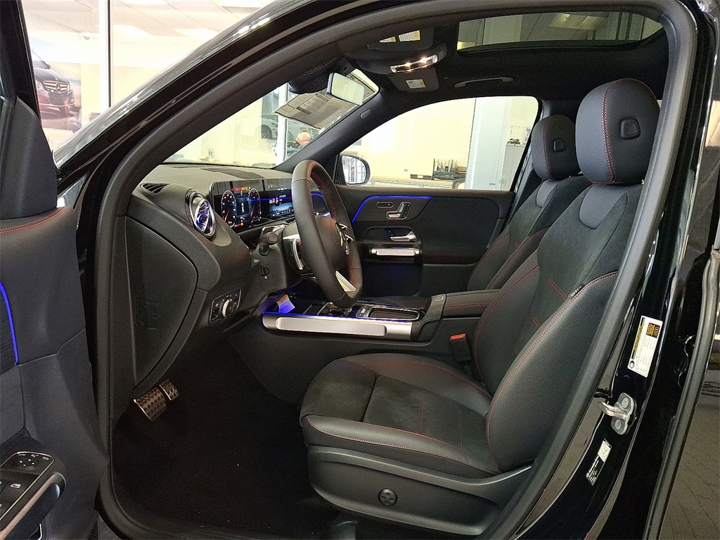 2026 Mercedes Benz GLB 250 4MATIC photo 9