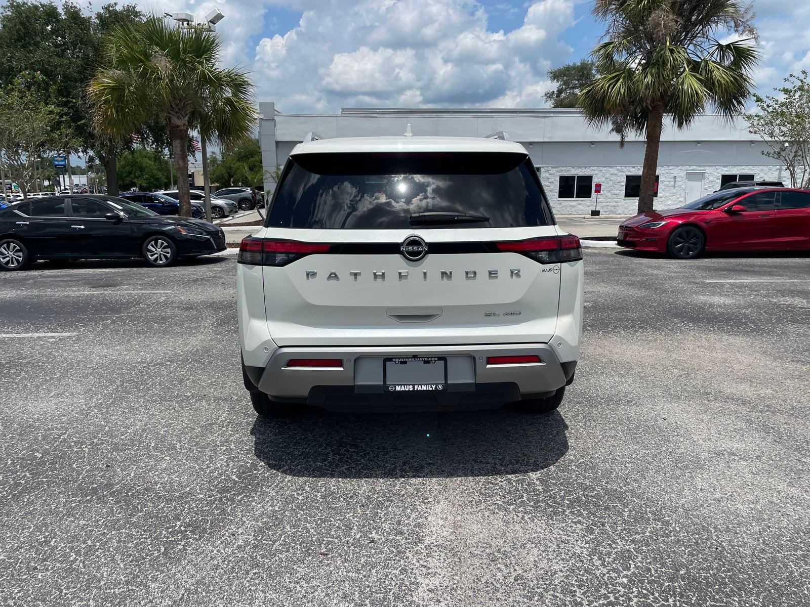 2024 Nissan Pathfinder SL photo 2