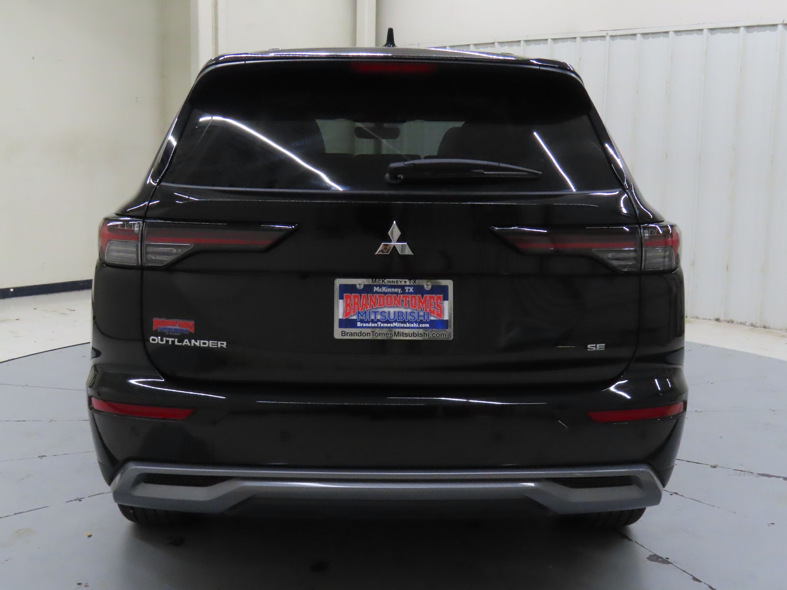 2025 Mitsubishi Outlander SE photo 4