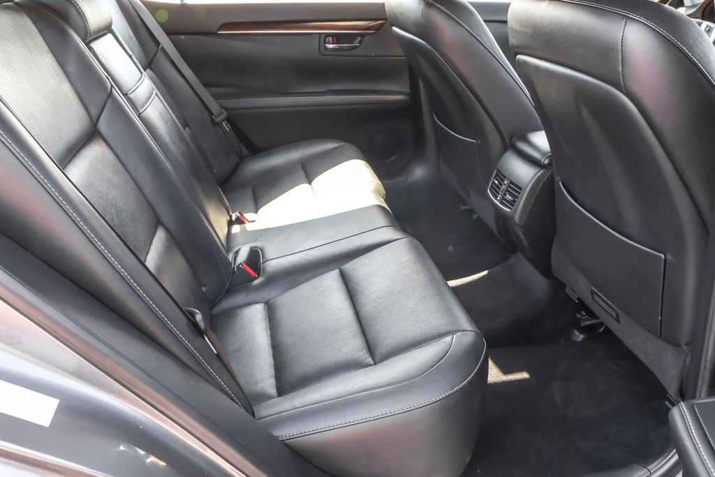 2014 Lexus ES 350 photo 28