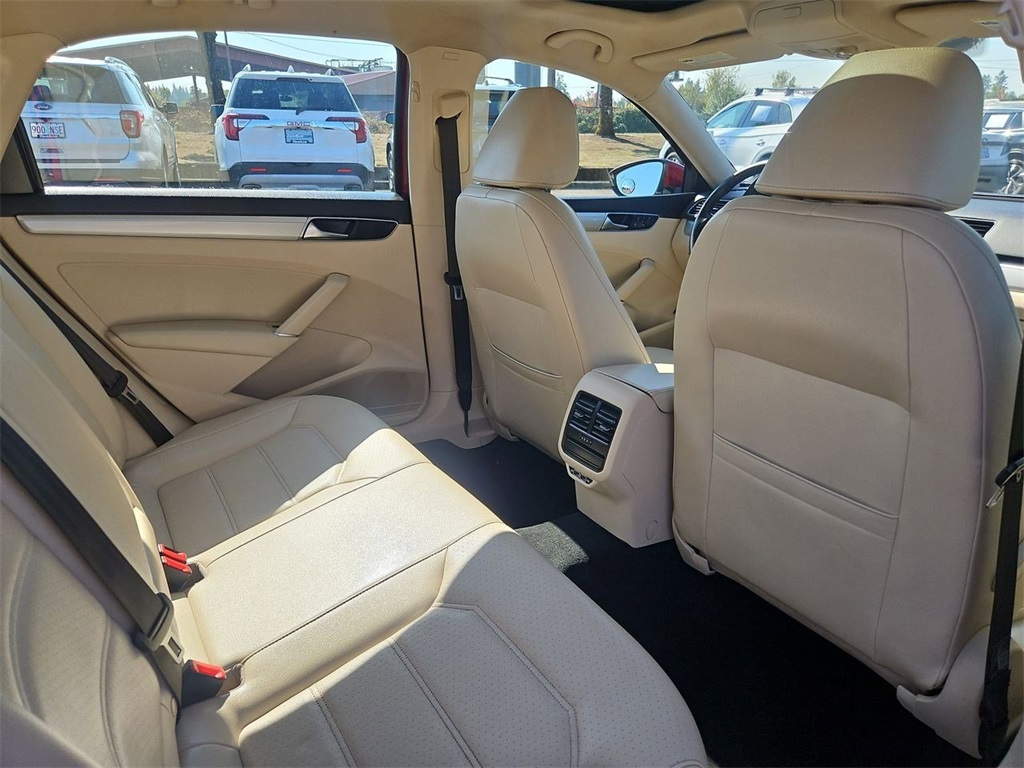 2019 Volkswagen Passat 2.0T Wolfsburg Edition photo 28