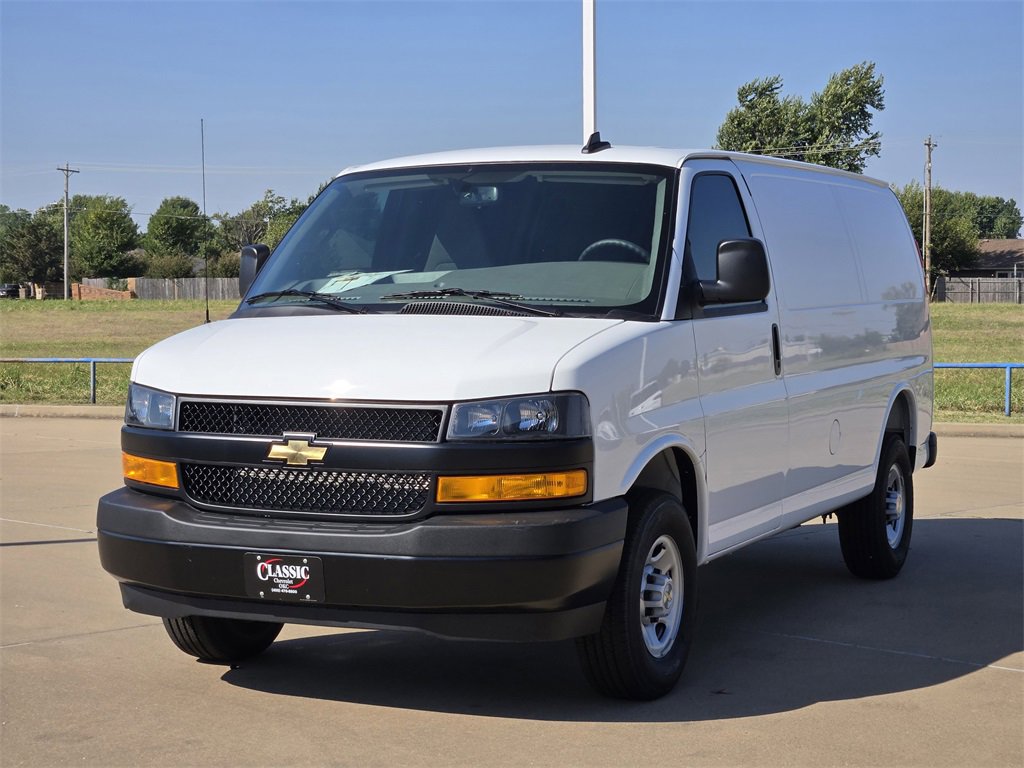 2025 Chevrolet Express Cargo 2500 photo 2