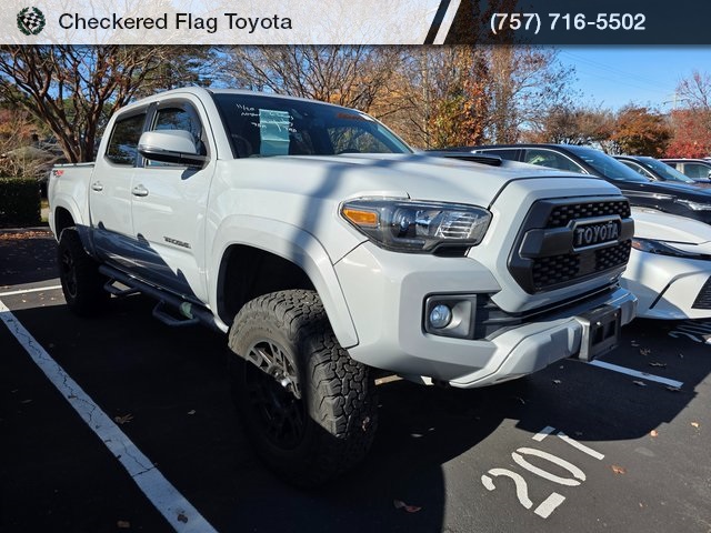 2018 Toyota Tacoma TRD Sport photo 3