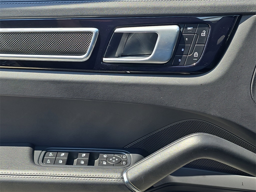 2022 Porsche Cayenne Coupe GTS photo 29