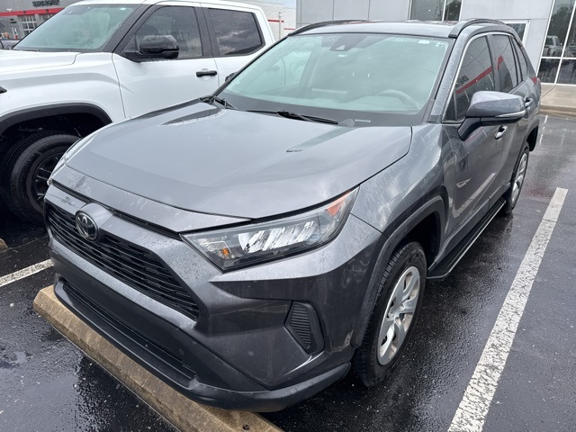 2021 Toyota RAV4 LE photo 2