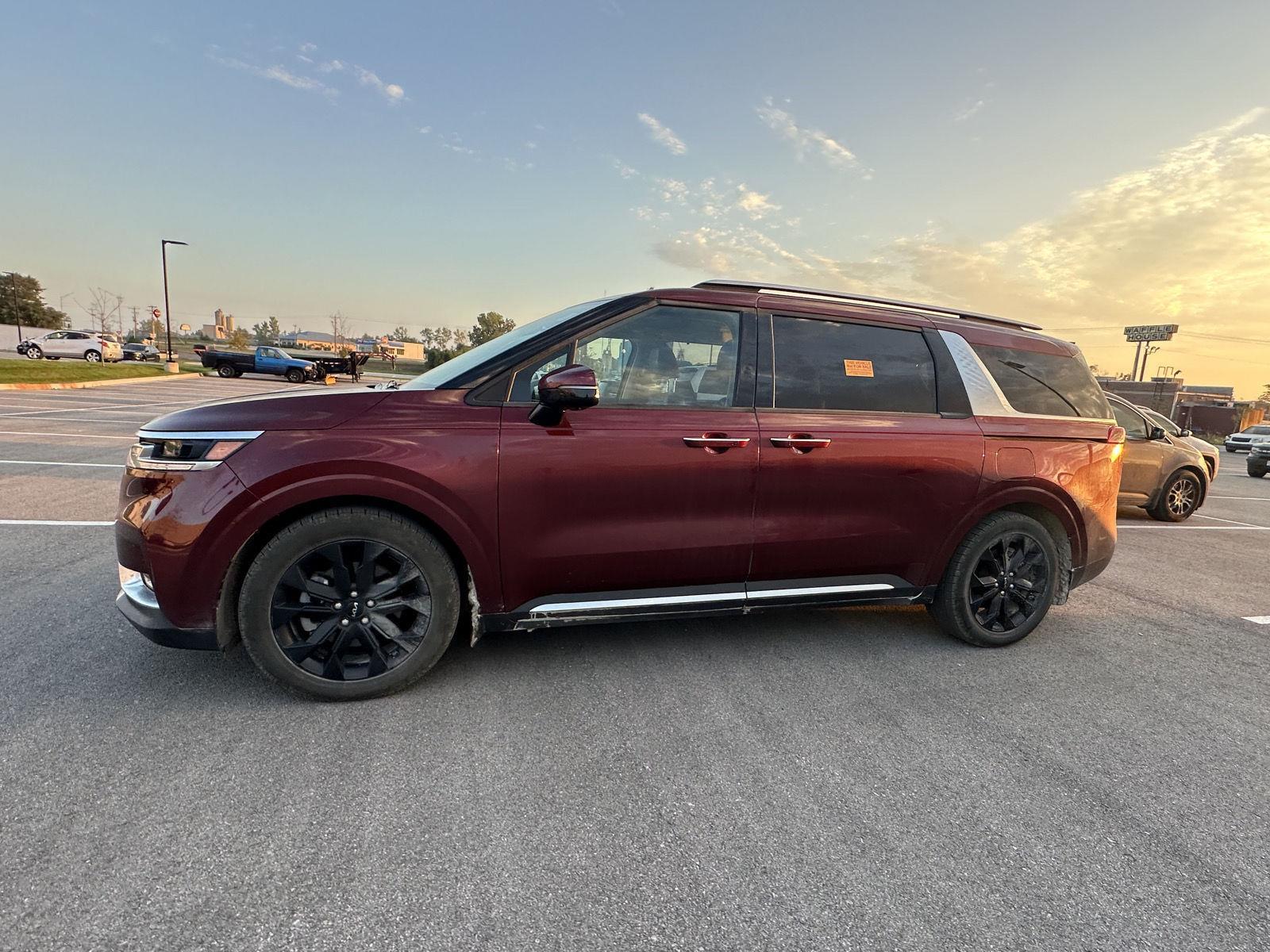 2022 Kia Carnival SX photo 2