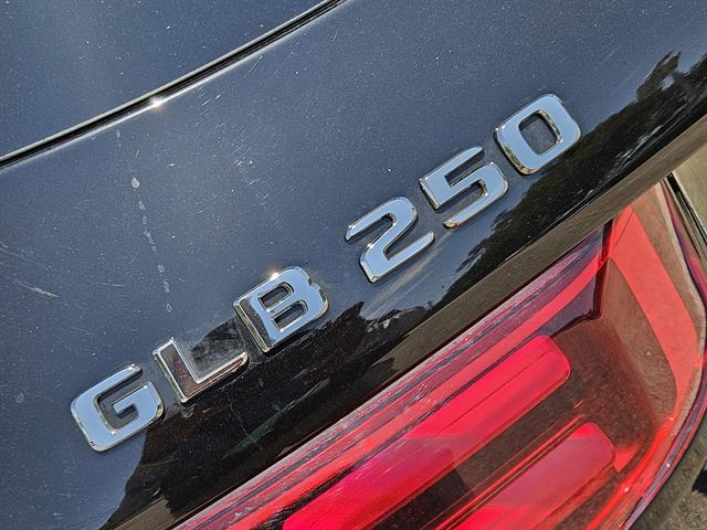 2025 Mercedes Benz GLB 250 photo 8