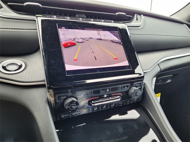 2025 Jeep Grand Cherokee Laredo Altitude photo 10
