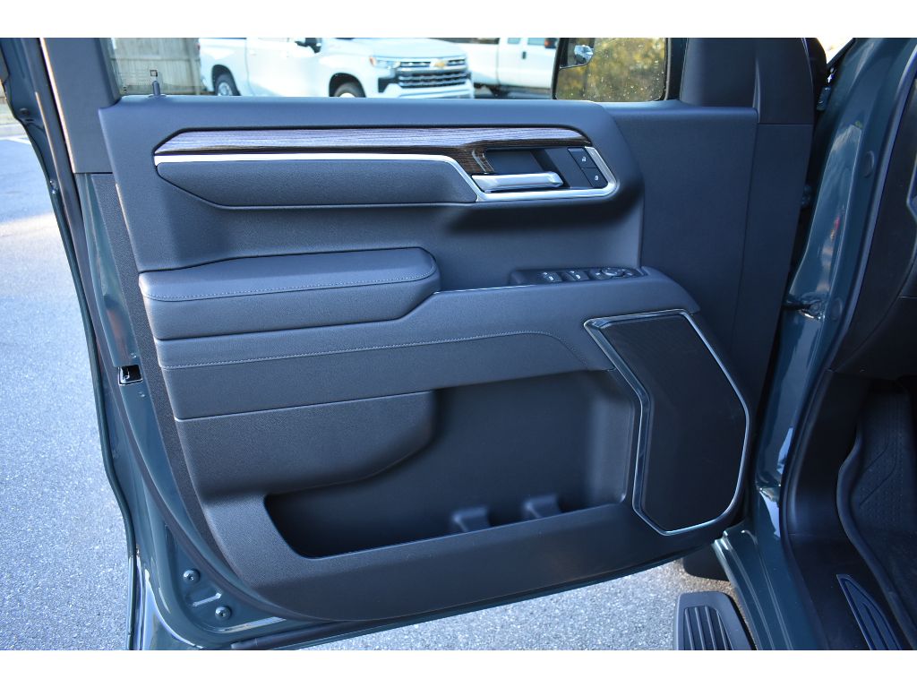 2025 Chevrolet Silverado 1500 LT photo 19