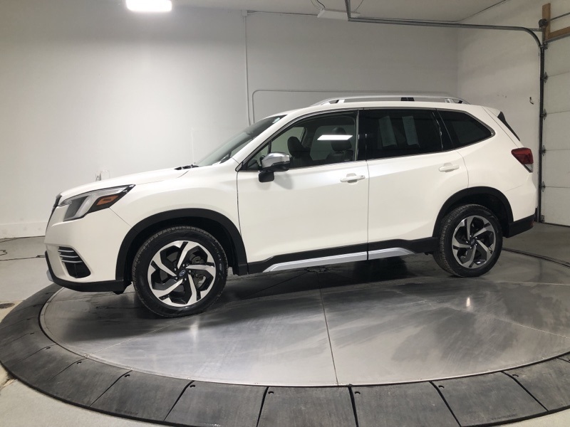 2023 Subaru Forester Touring photo 4