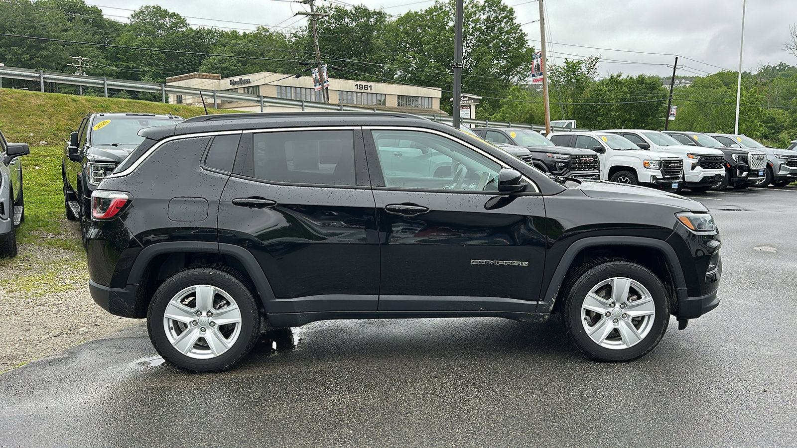 2022 Jeep Compass Latitude photo 3