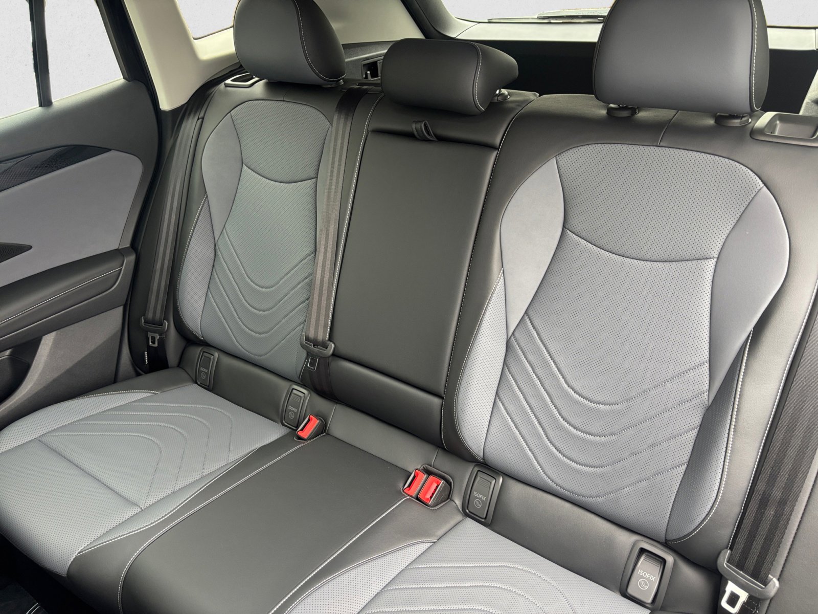2025 Volkswagen Tiguan SE photo 12