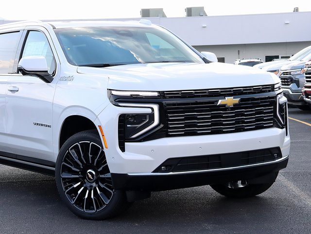 2025 Chevrolet Suburban High Country photo 2