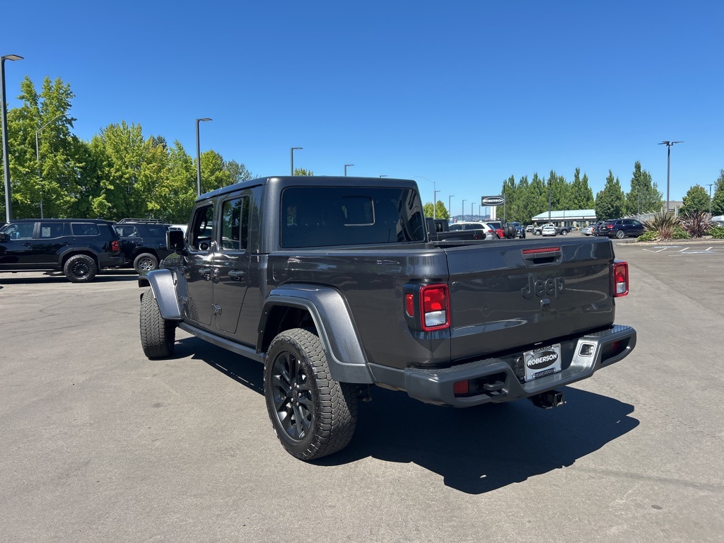 2024 Jeep Gladiator photo 3
