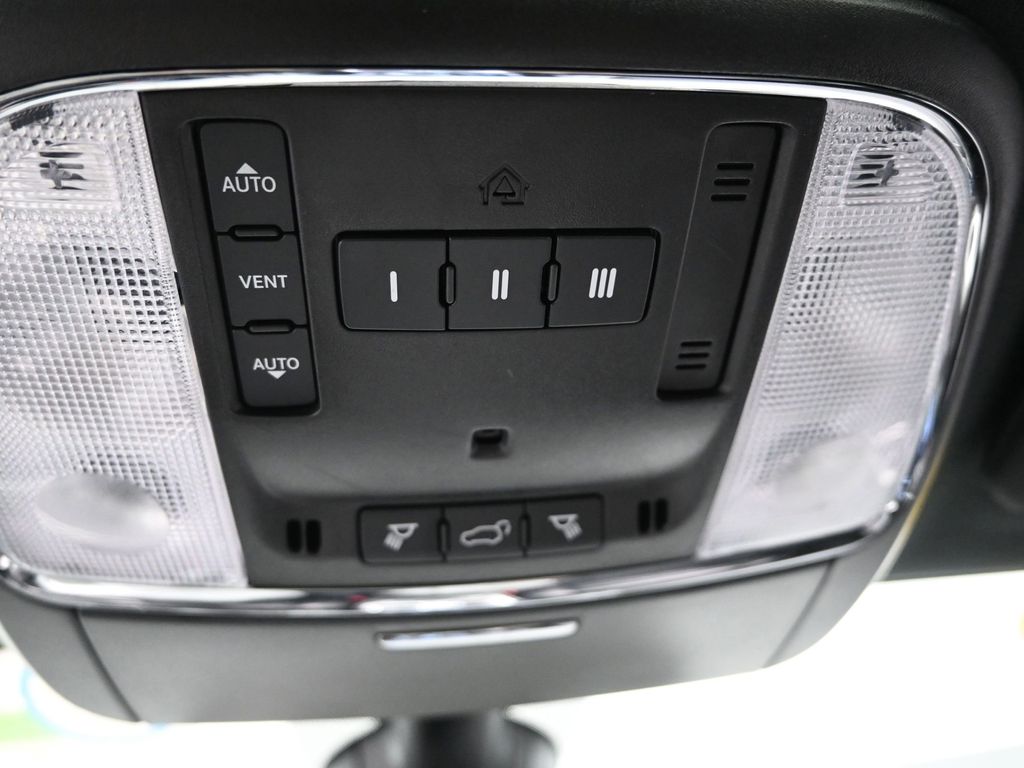 2022 Jeep Cherokee Limited photo 18