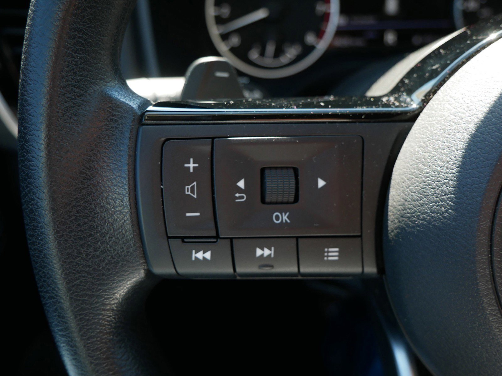 2023 Nissan Rogue SV photo 24
