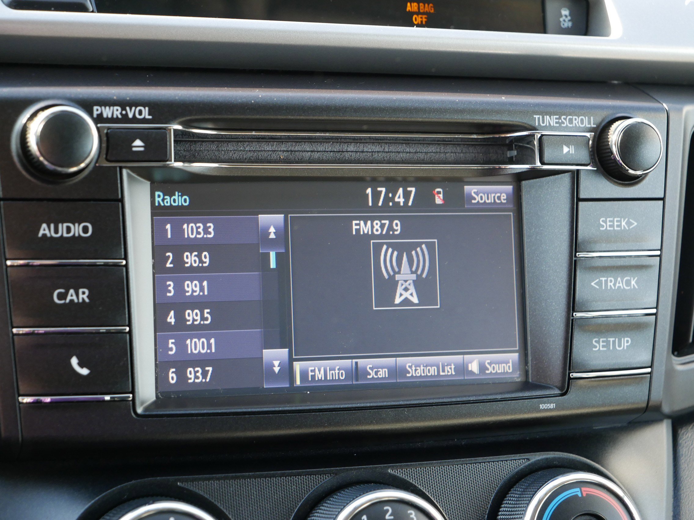 2016 Toyota RAV4 LE photo 19
