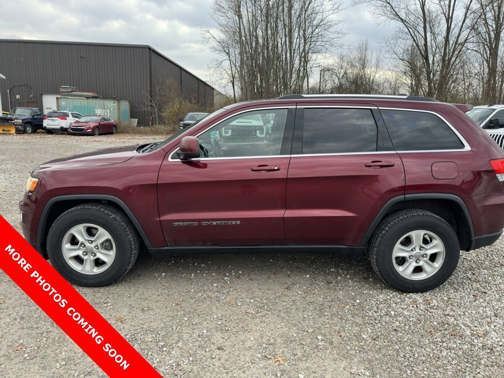 2017 Jeep Grand Cherokee Laredo photo 2