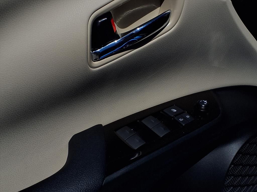 2019 Toyota Prius LE photo 14
