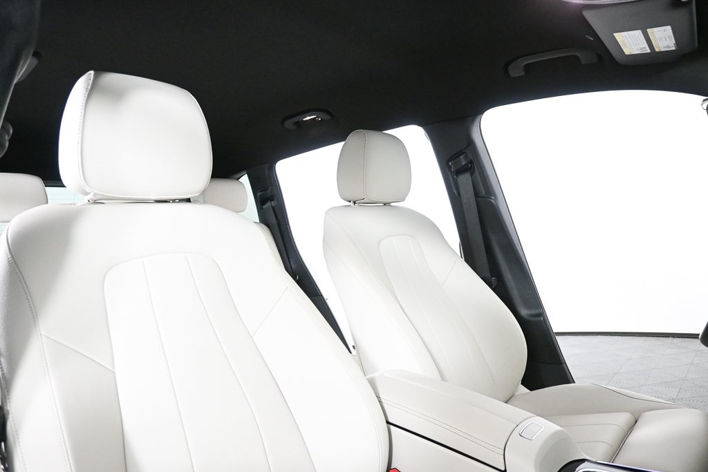 2025 Mercedes Benz GLB 250 photo 16