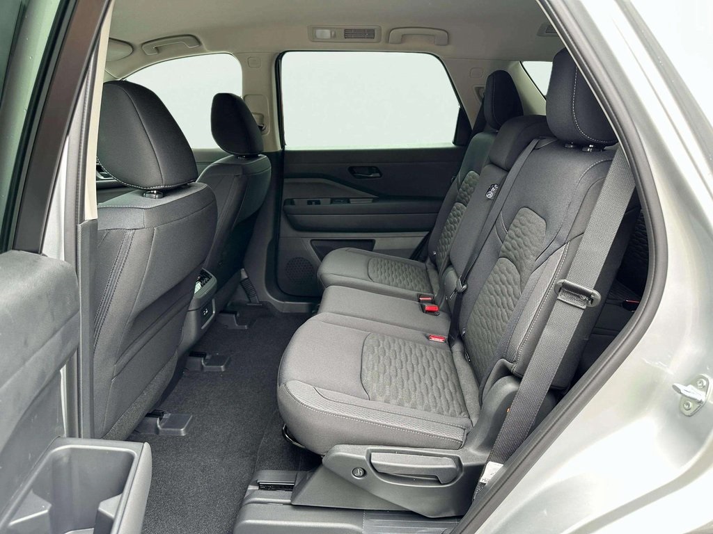 2025 Nissan Pathfinder SV photo 14