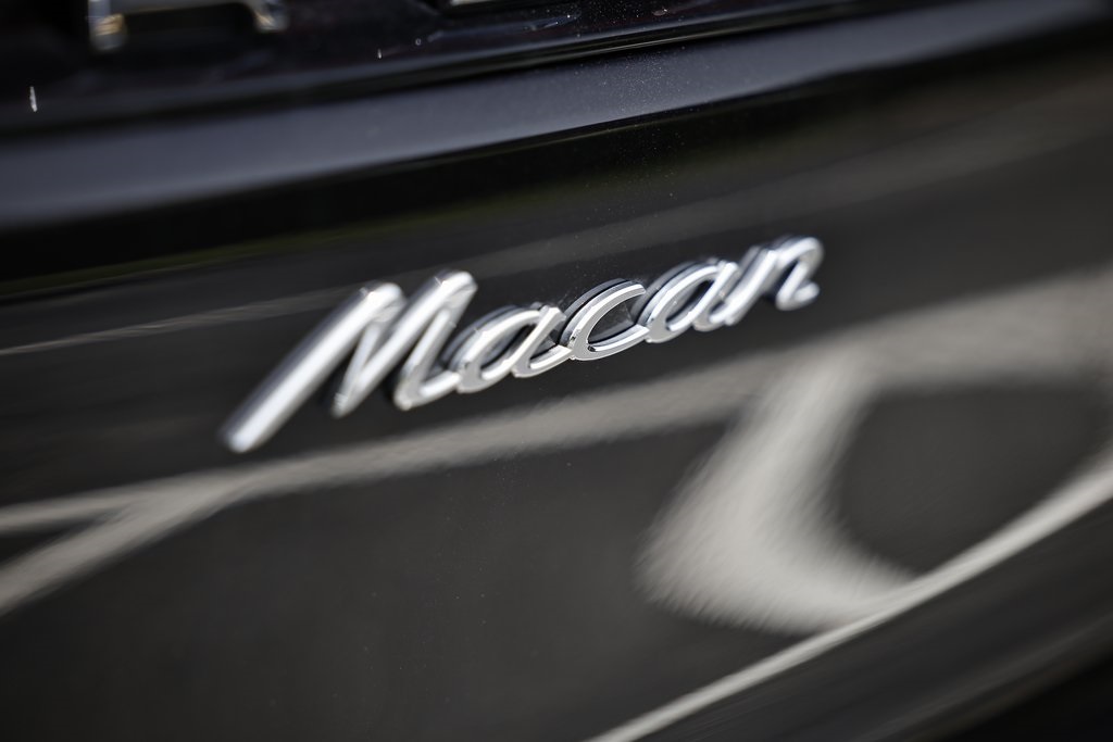 2025 Porsche Macan T photo 16