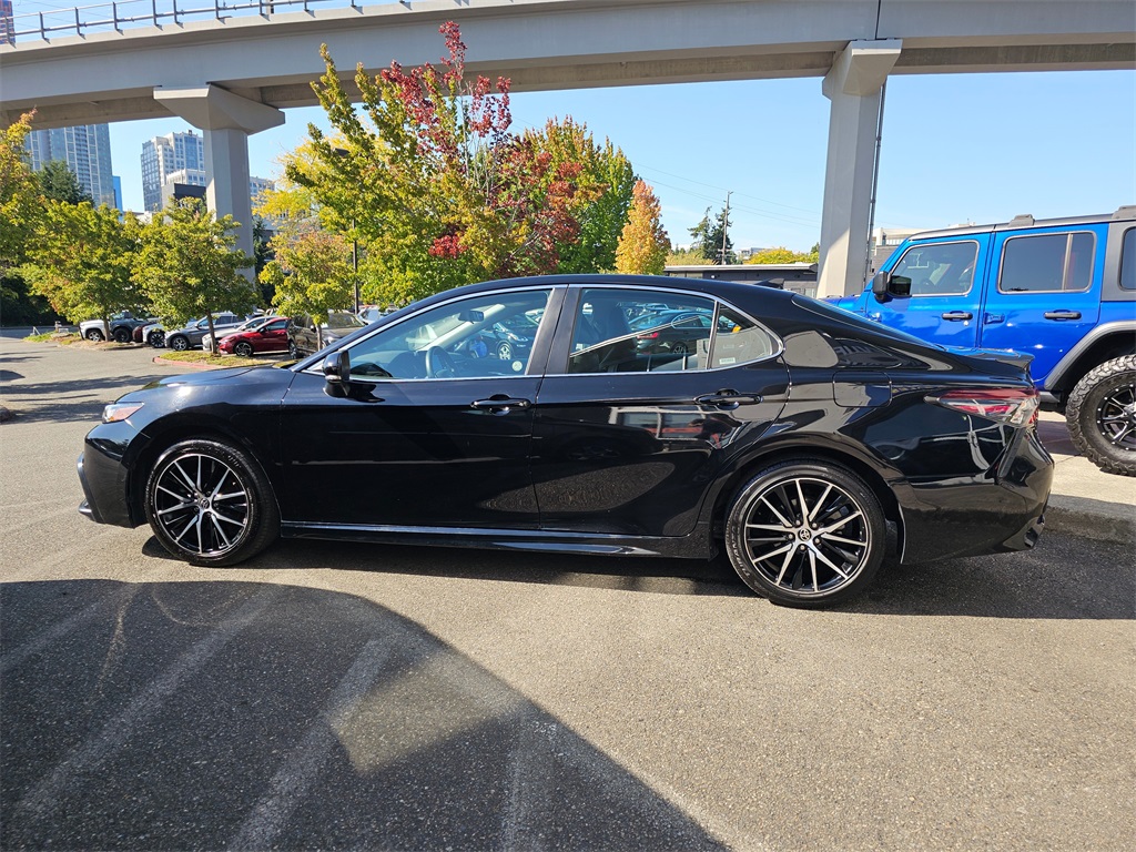 2024 Toyota Camry SE photo 4