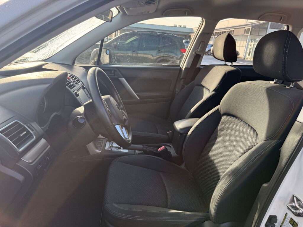 2017 Subaru Forester 2.5i photo 3