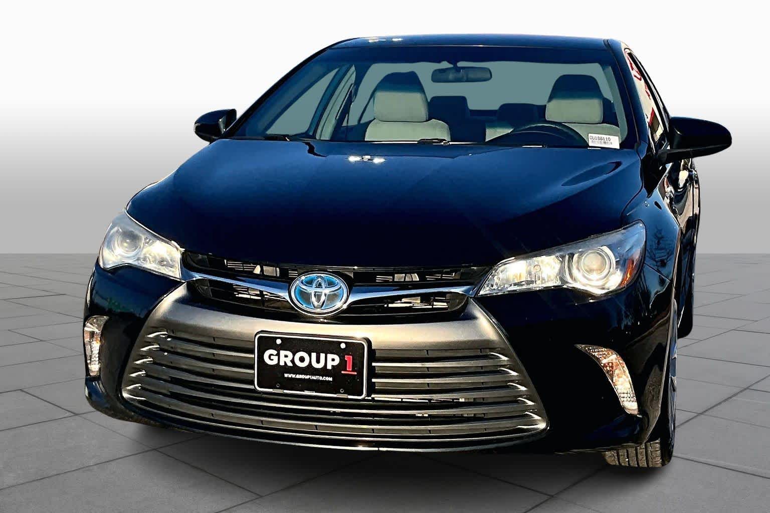 2016 Toyota Camry Hybrid LE photo 3