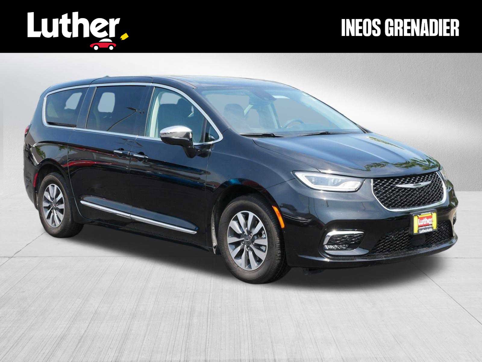 2023 Chrysler Pacifica Hybrid Limited's photo